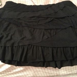 sold! ✂Cute ruffle skirt! Never worn!