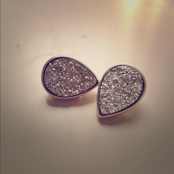 Handmade earrings in Platinum