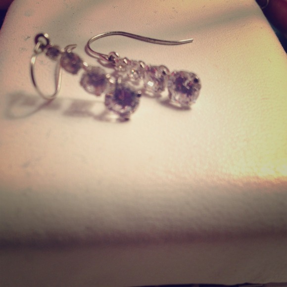 Gorgeous white gold earrings!