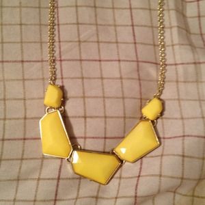 Sold in bundle! Pretty yellow necklace!