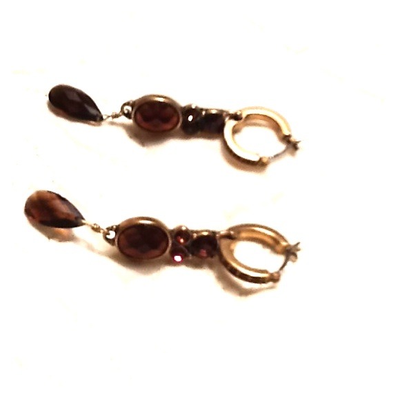 Gold and brown jewels dangle earrings