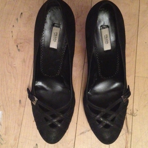 PRADA unique black pumps