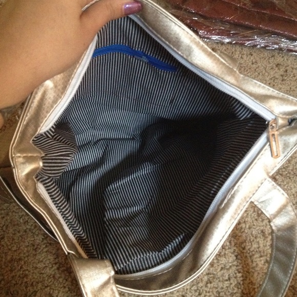 Purse - Picture 2 of 2