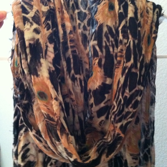 NWOT. Peacock scarf