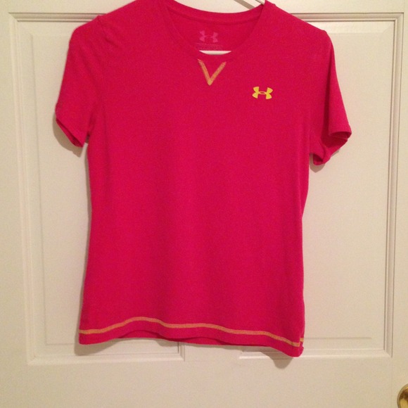 💥TRADED @nitamarie1964💥 Under Armour tee