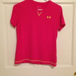 💥TRADED @nitamarie1964💥 Under Armour tee