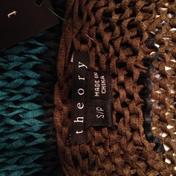 Sweater - Picture 4 of 4