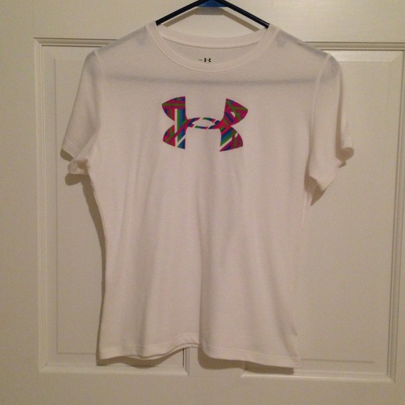 💥TRADED @nitamarie1964💥 Under Armour tee