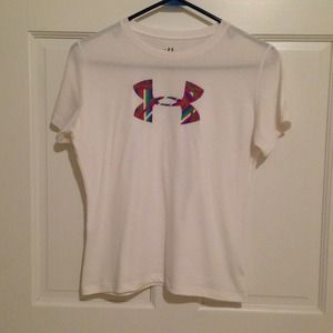 💥TRADED @nitamarie1964💥 Under Armour tee