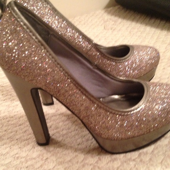 Reduced!! Sliver glitter heels!