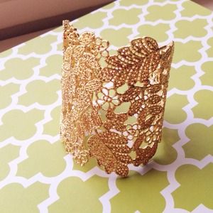 🎀SALE🎀 Stella & Dot chantilly lace cuff