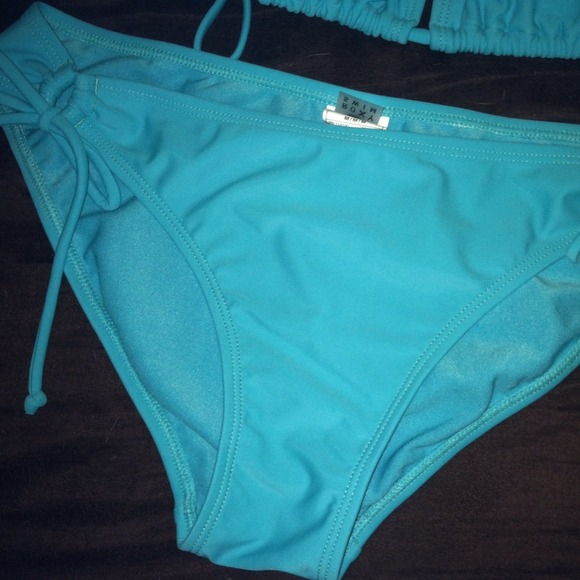 Brand new Roxy bikini 👙 - Picture 2 of 3