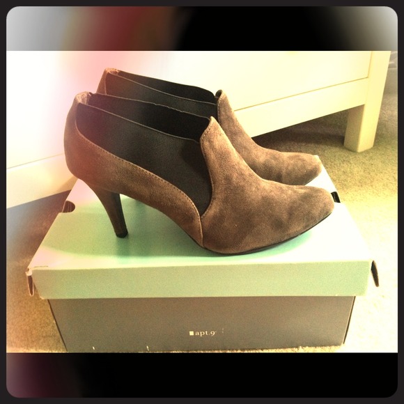 Jola Grey Suede