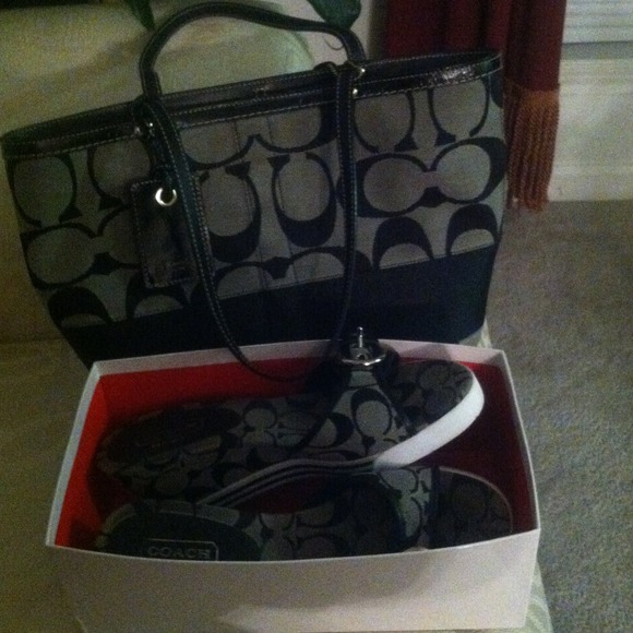 Authentic Coach Bag With matching slide on wedge💙