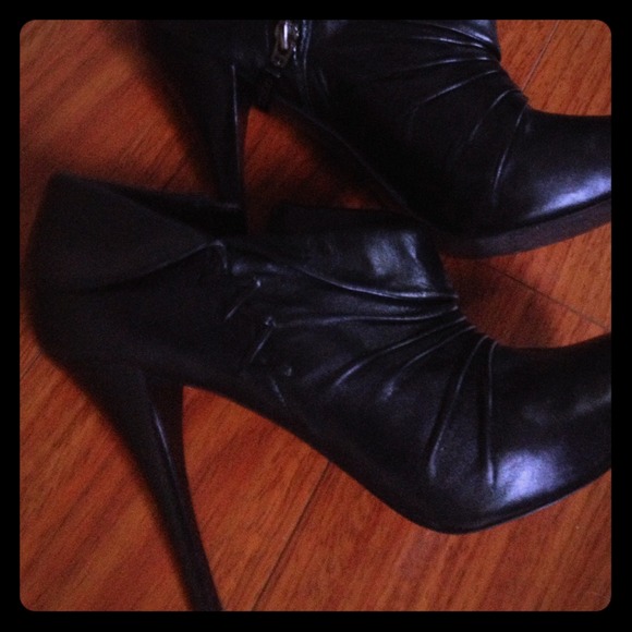 Guess leather booties