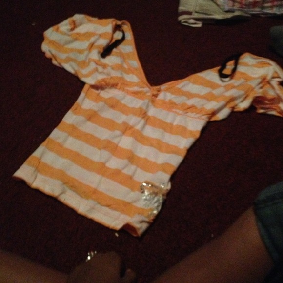 Slighty worn Baby phat shirt - Picture 2 of 2