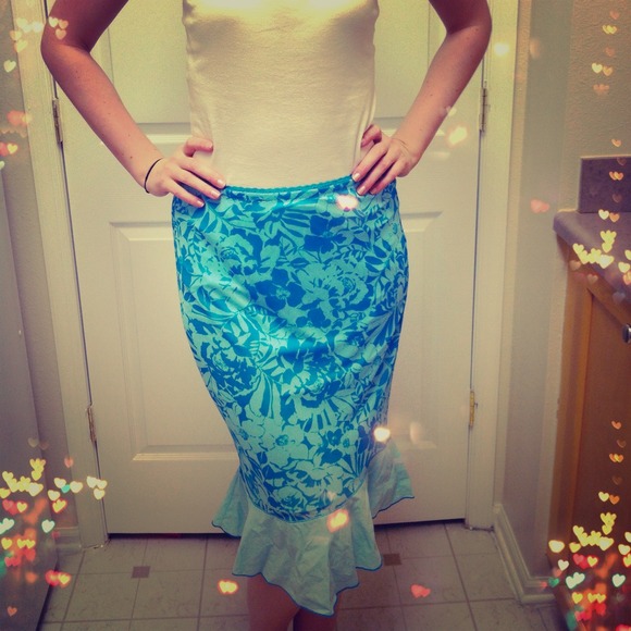 💌DONATED Express Hi-Low Skirt with ruffle💌