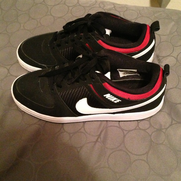 Men's Nikes in Excellent condition!