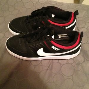 Men's Nikes in Excellent condition!