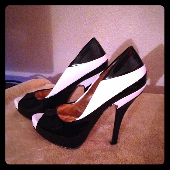 ❌SOLD❌BCBG Pumps