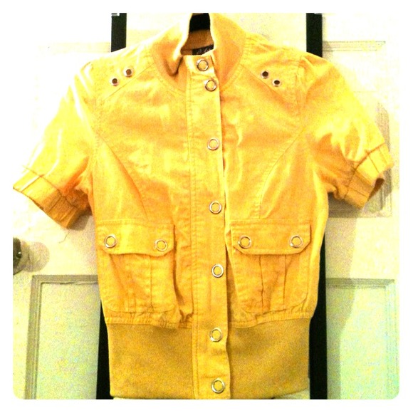 Lightweight yellow jacket