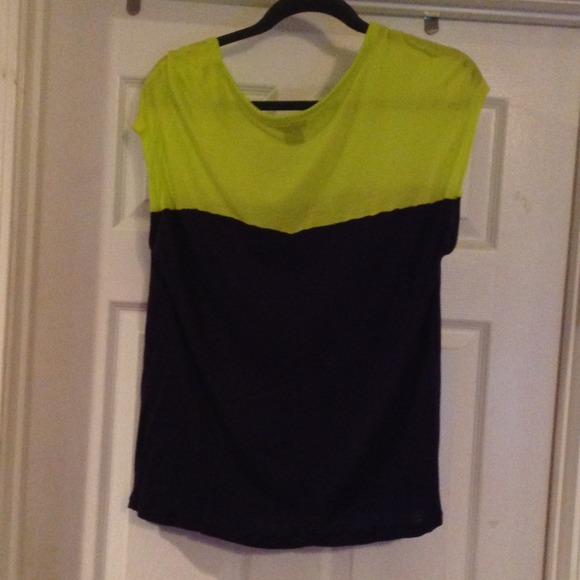Color block top - Picture 2 of 3