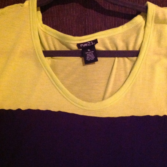 Color block top - Picture 3 of 3