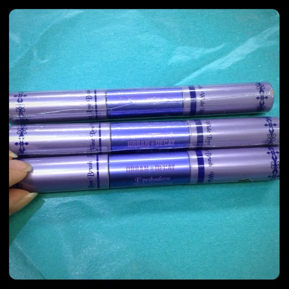 Brand new! Urban decay turn any eyeshadow to liner