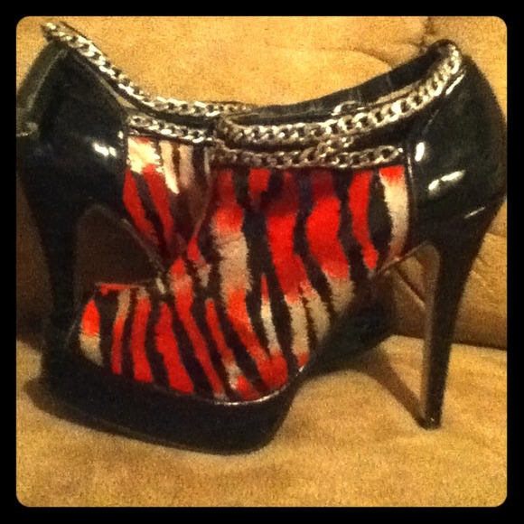 Dollhouse zebra peep toe booties