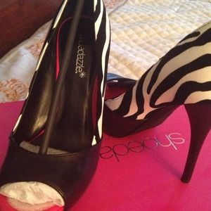 "Brand New" Great style for work!