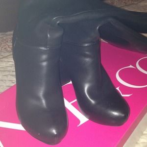 *On Sale....... Black leather boots!