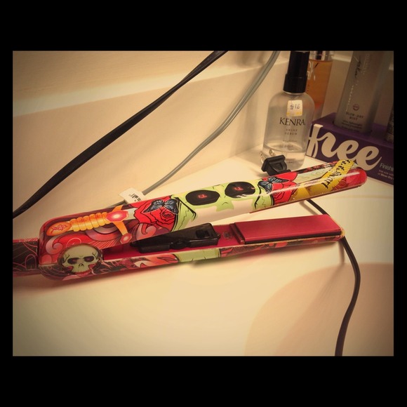 Edd Hardy design professional ceramic flat iron!