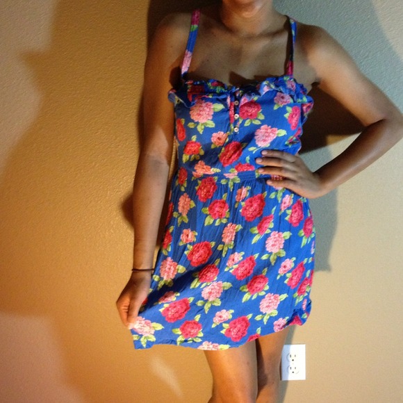 Cute Spring or Summer Blue Dress! - Picture 2 of 2