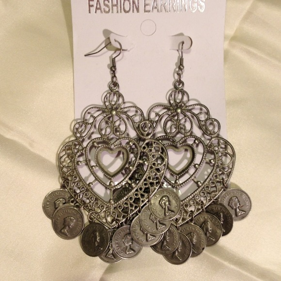 ✨Beautiful silver-tone Dangling Earrings✨