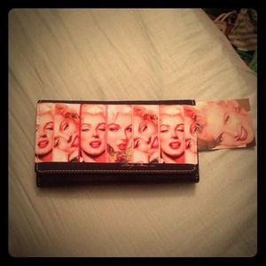 Classic Marilyn Monroe wallet with tags.