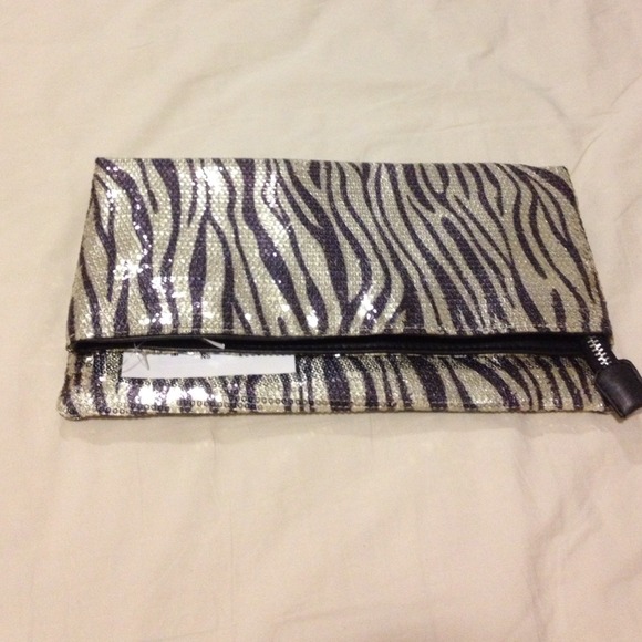 🚫🚫Bundled🚫🚫Zebra Sequin Fold-Over Clutch - Picture 2 of 4