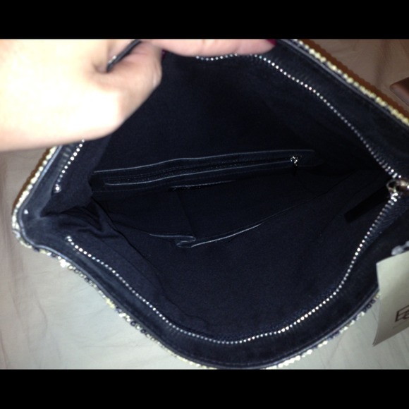 🚫🚫Bundled🚫🚫Zebra Sequin Fold-Over Clutch - Picture 3 of 4