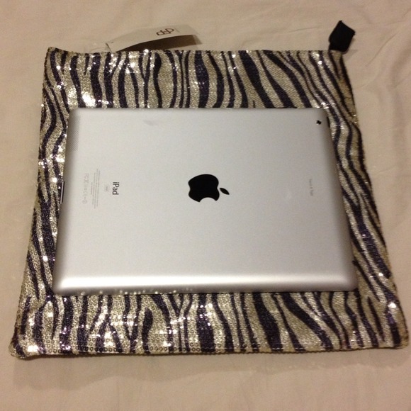 🚫🚫Bundled🚫🚫Zebra Sequin Fold-Over Clutch - Picture 4 of 4