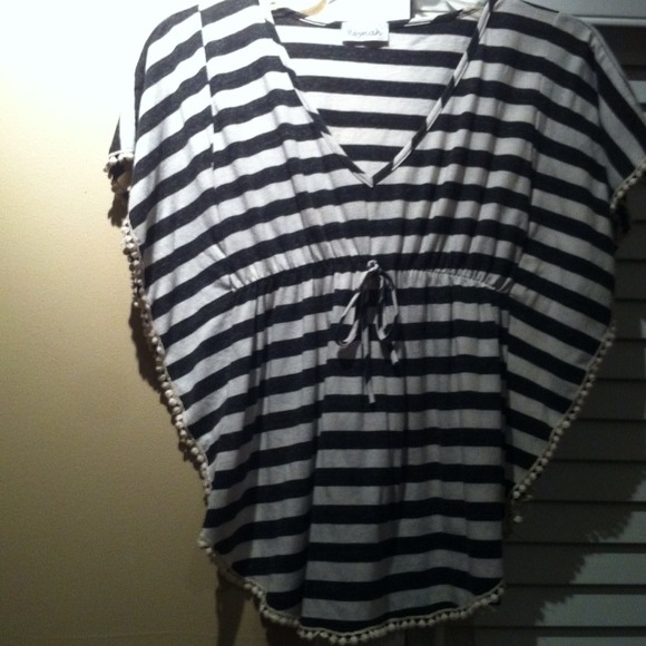 Beige and grey top - Picture 1 of 1