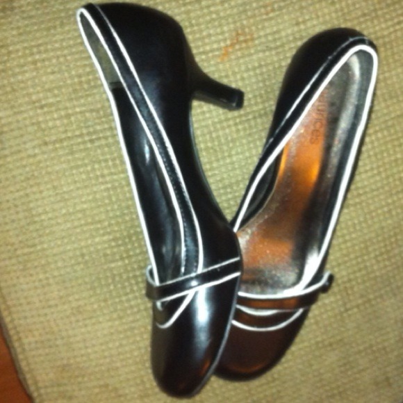 Heels - Picture 1 of 1