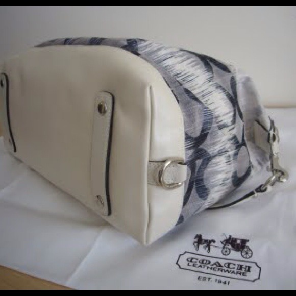 💥REDUCED FROM $400💥 Coach Sabrina 😍 - Picture 2 of 4