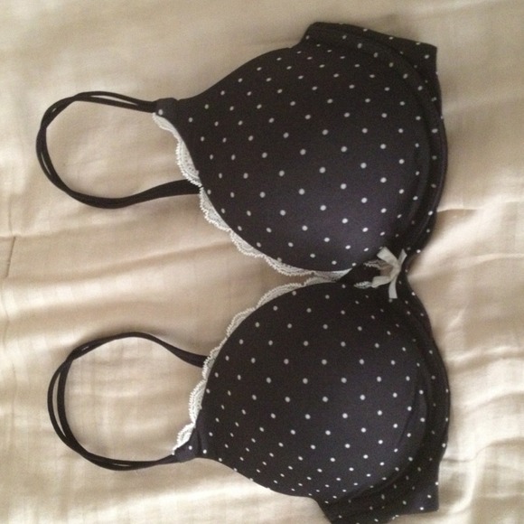 SOLDVictoria's Secret very sexy push up bra 32c