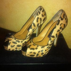 Steve Madden Leopard pumps
