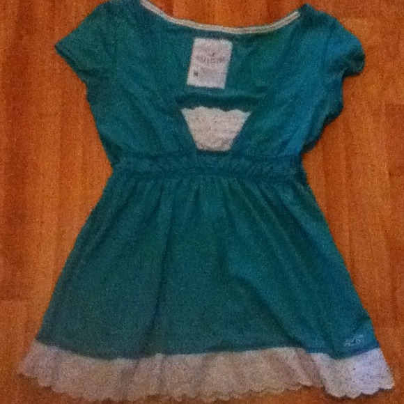 Hollister top