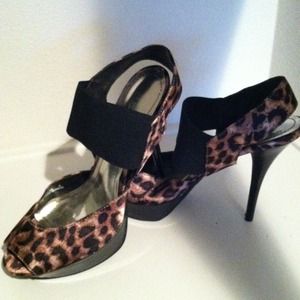 LEOPARD STRAP HEELS