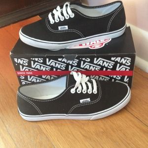 Vans. Men's 5.5 us. Women's 7 us.