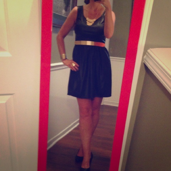 Black leather Mini studded bow belt - Picture 2 of 3