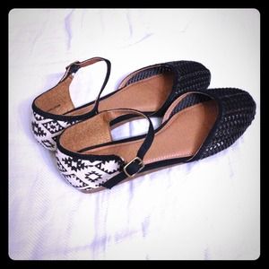 🎯SOLD in a bundle🎯Rampage Milian + DV flats