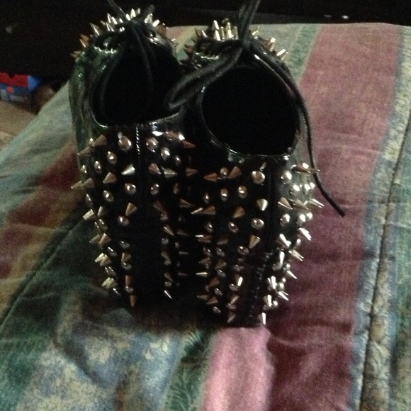 Substitute Platform Shoes - Picture 3 of 3