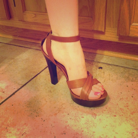Ralph Lauren Vacheta-Falah high heel size 9 1/2